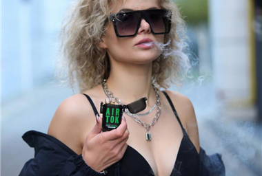 How does an electronic cigarette work?